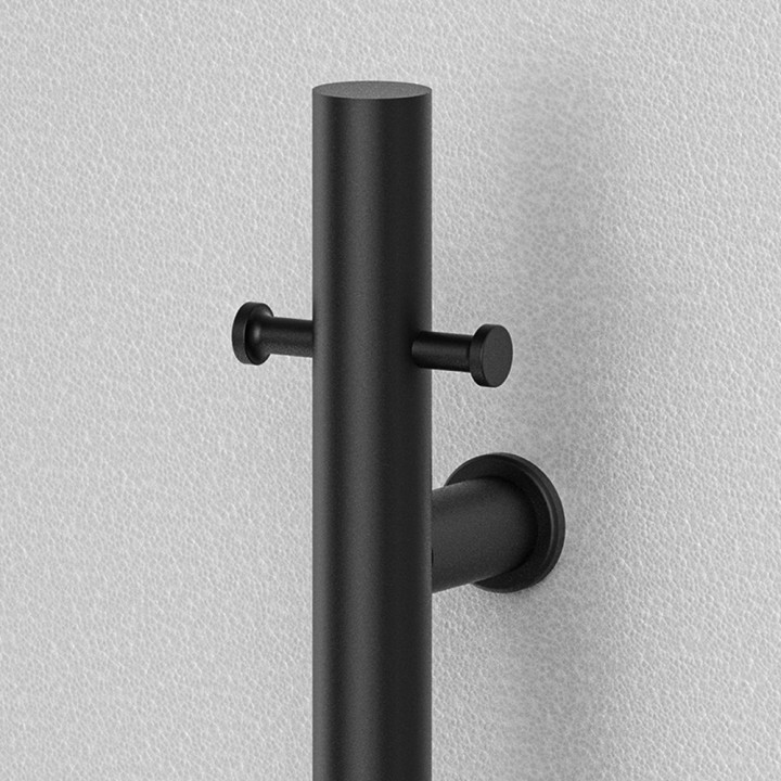 100mm (w) x 1100mm (h) Matt Black Dry Electric Coat Robe Hanger/Dryer close up