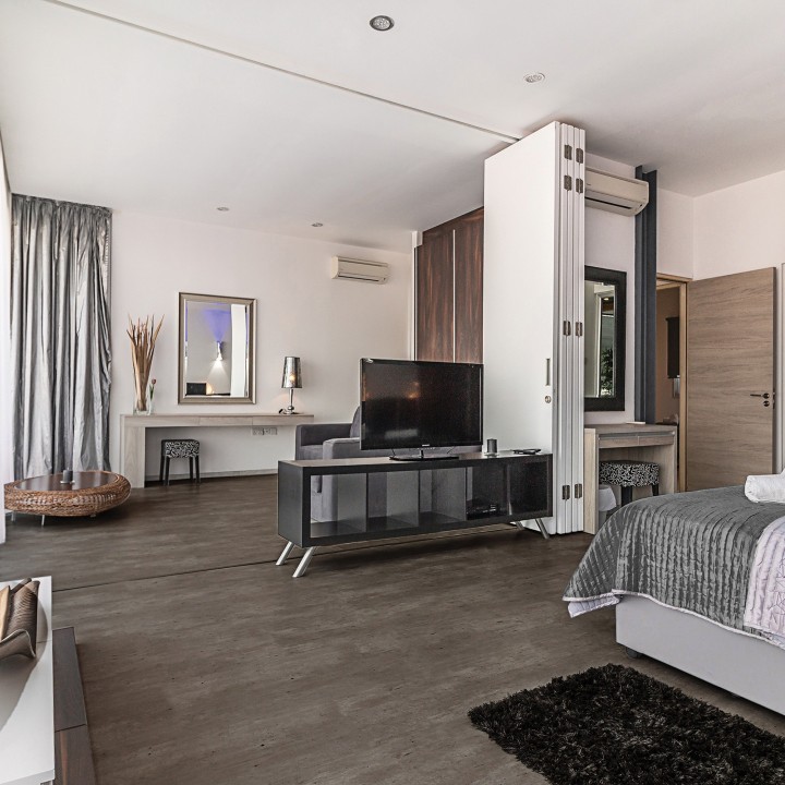 Kraus Winspit Rigid Core Luxury Vinyl Flooring - Click - Tile - 610mm x 305mm - Insitu