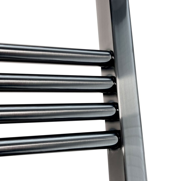 500mm (w) x 800mm (h) Straight Gunmetal Towel Rail Close Up