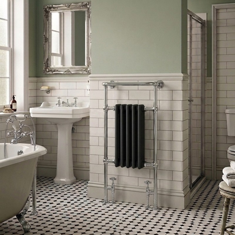 498mm (w) x 940mm (h) Henley Chrome & Black Traditional Floor Standing Towel Rail Radiator - closeup