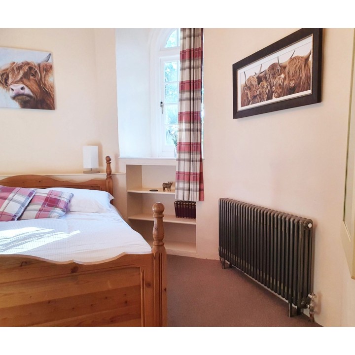 Korona 3 Column 600mm high Metal Lacquered Horizontal Radiators & Floor Mounts