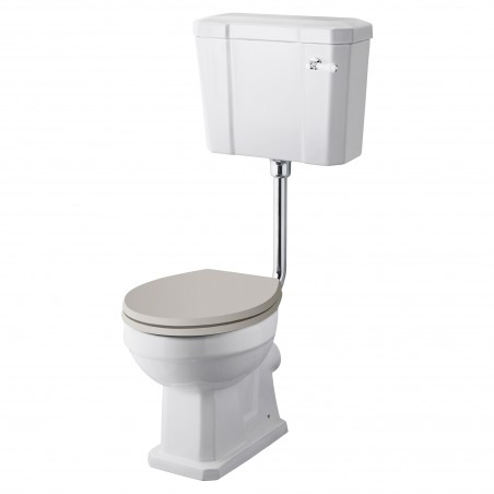 Richmond 470mm (w) x 985mm (h) Low Level Traditional Toilet Inc Flush Pipe Kit & Cistern (Seat Not Included)